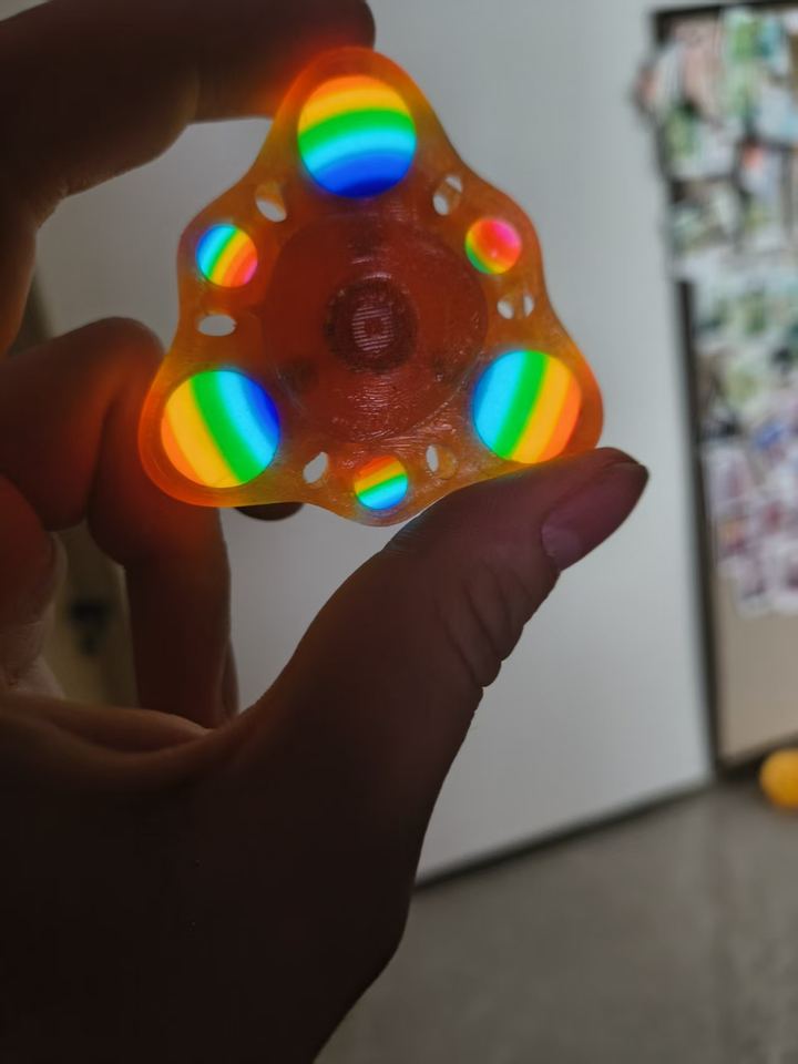 藏主收藏的彩色金属物件